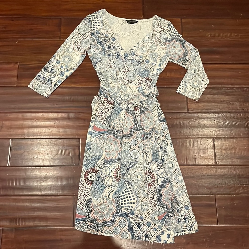 BCBG faux wrap dress. Blue pattern size M 3/4 sleeves